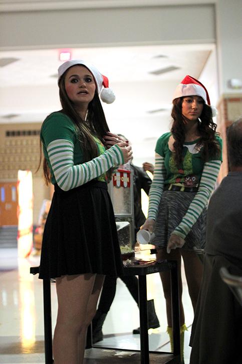During Singers Choice, juniors Emma Koehler and Addison Strehl serve popcorn Nov. 20.