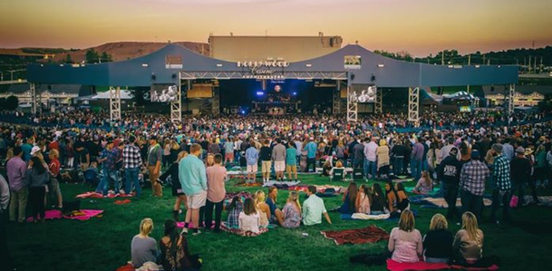 hollywood casino amphitheatre seating views