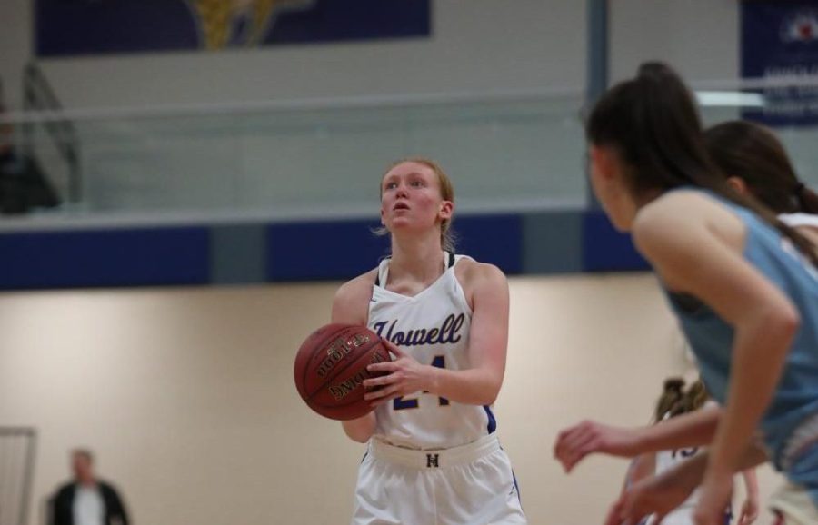 Girls basketball loses Lindbergh tournament, Libby Brewster picks up 1000th point of her career