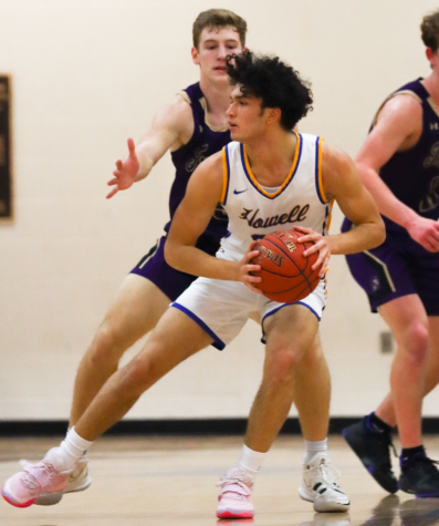 Boys Basketball earns 56th straight conference win